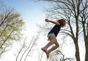 ćwiczenia na trampolinie